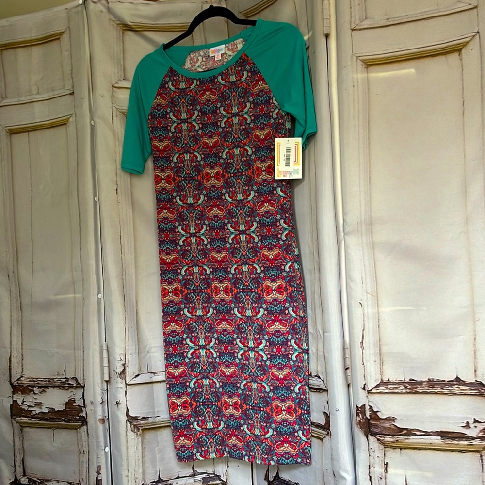 Lularoe JULIA dress. 36” shoulder to hem. Bust 16” pit to pit. Knit
